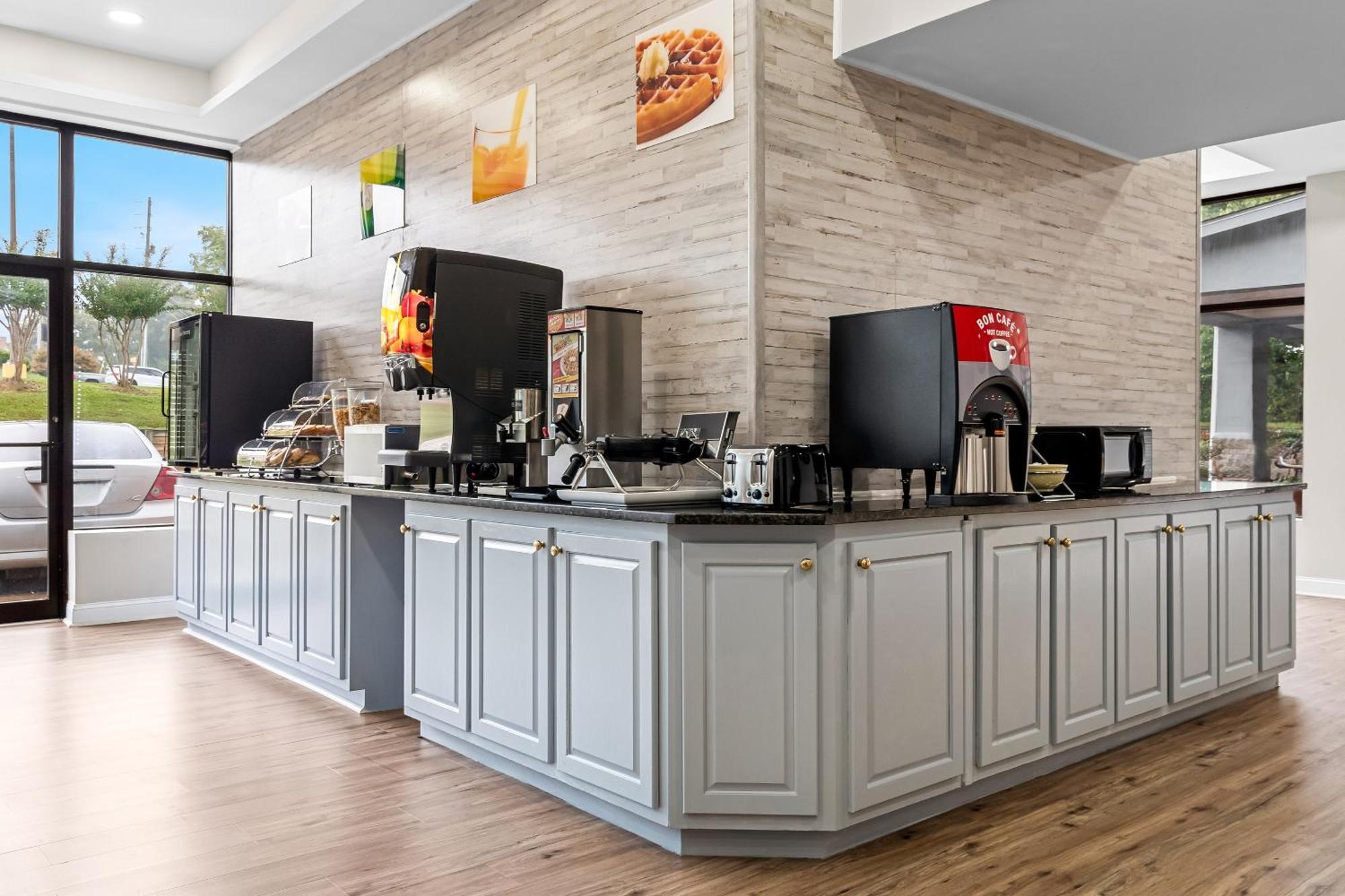 Quality Inn Корнелия Екстериор снимка