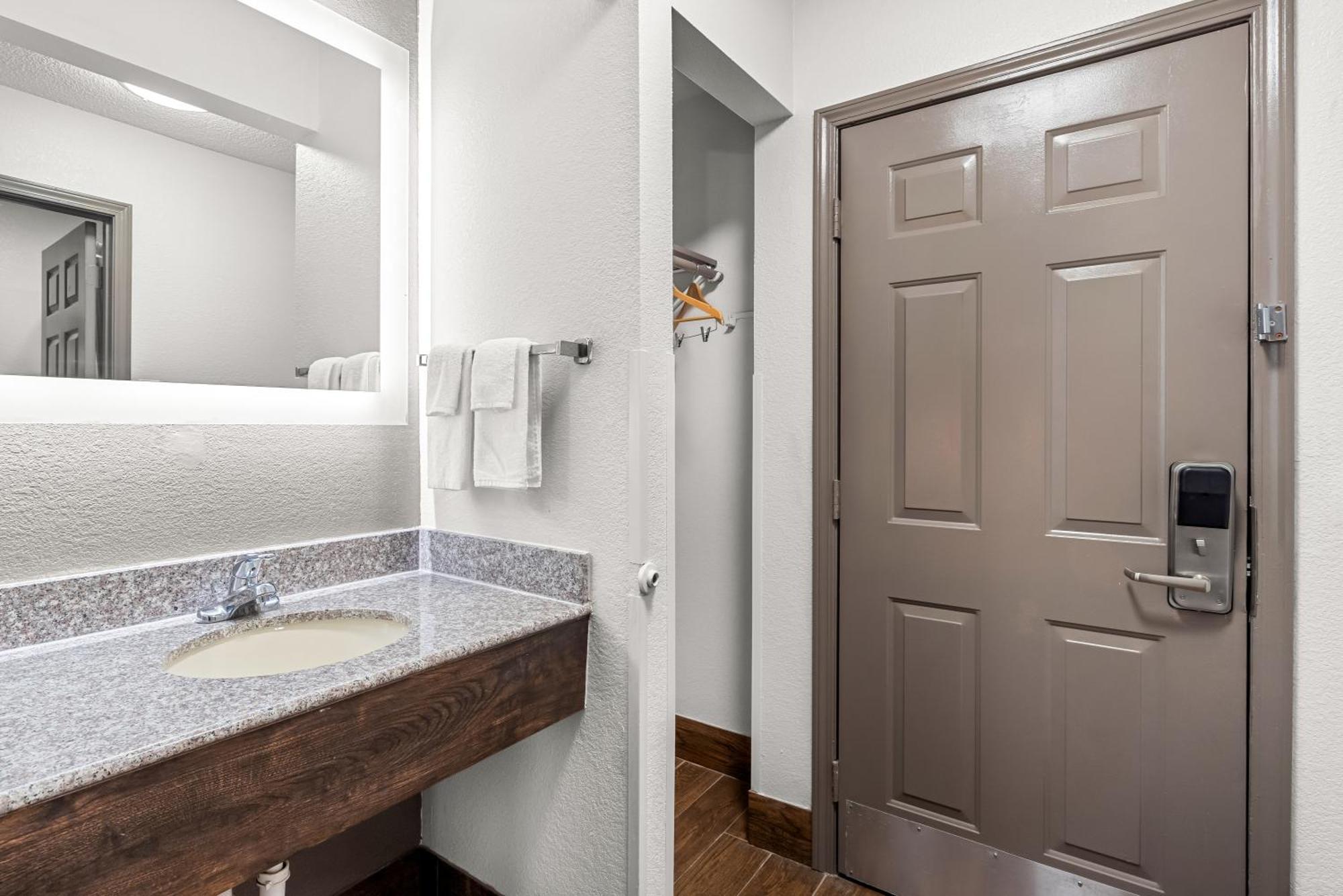 Quality Inn Корнелия Екстериор снимка